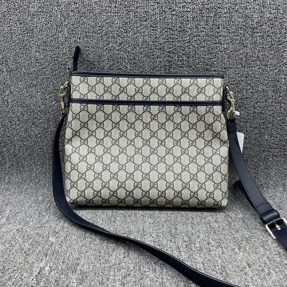 100% Authentic Gucci Leather Messenger Crossbody 450-102024 - Picture 3 of 16